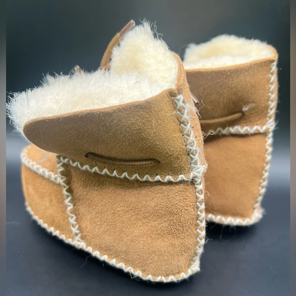 Cozy Tan Kids Shoes w/Faux Fur Lining- 5‎ inch toe to heel, small spot on bottom
